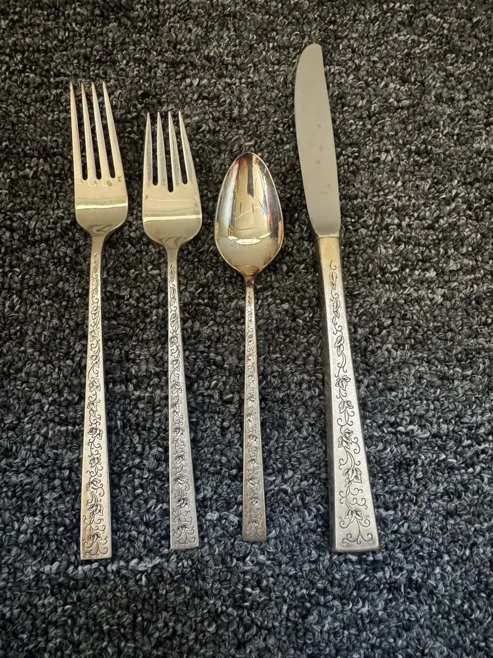 1847 Rogers Bros. Silver Lace Silverplate 4-Piece Flatware Place Setting
